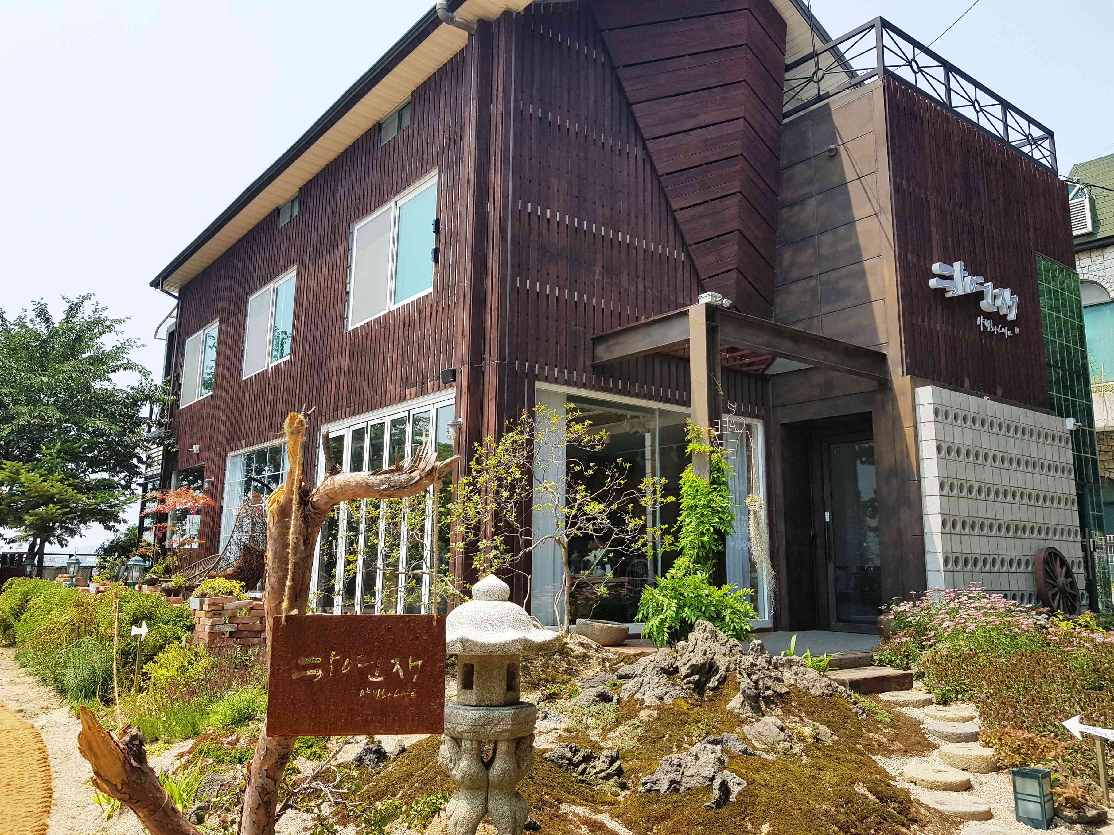 18 세종문고 추천코스 | 크로마이트커피 - 하연재