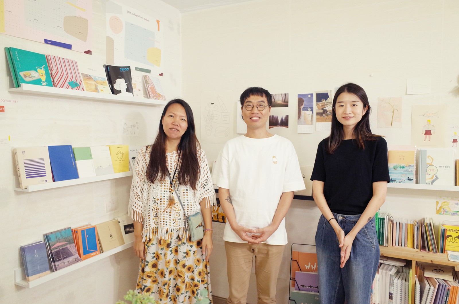 동네서점 '책방 지나가다'가 살리다 출판사를 응원합니다