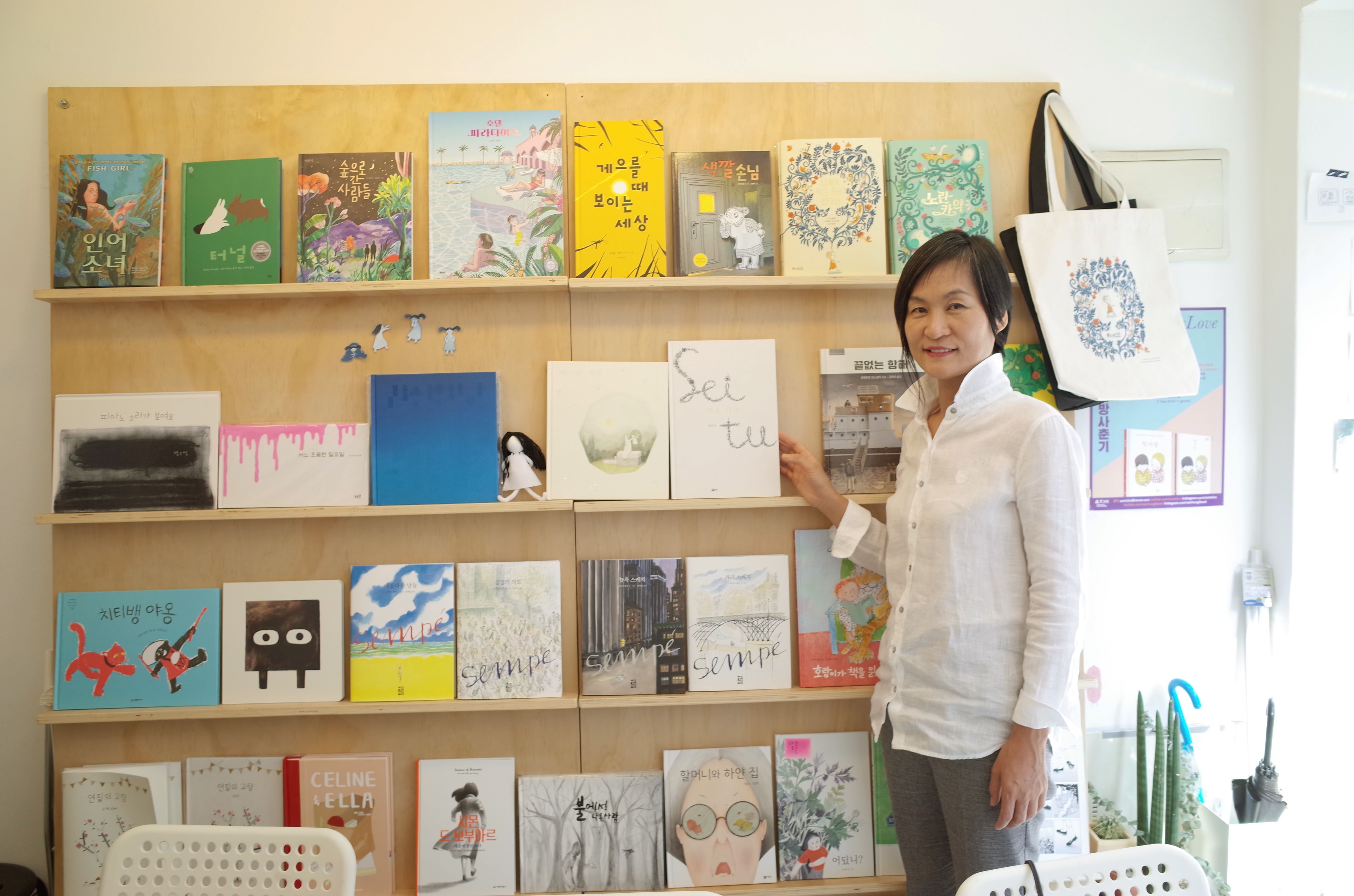 동네서점 '책방 사춘기'가 글로연 출판사를 응원합니다.