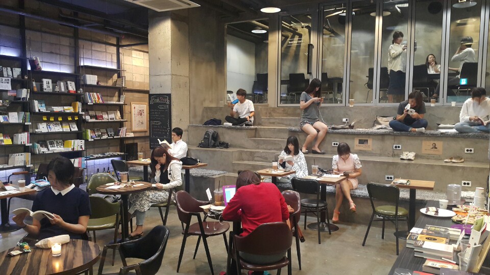 3화. 불금의 심야서점으로 놀러오세요