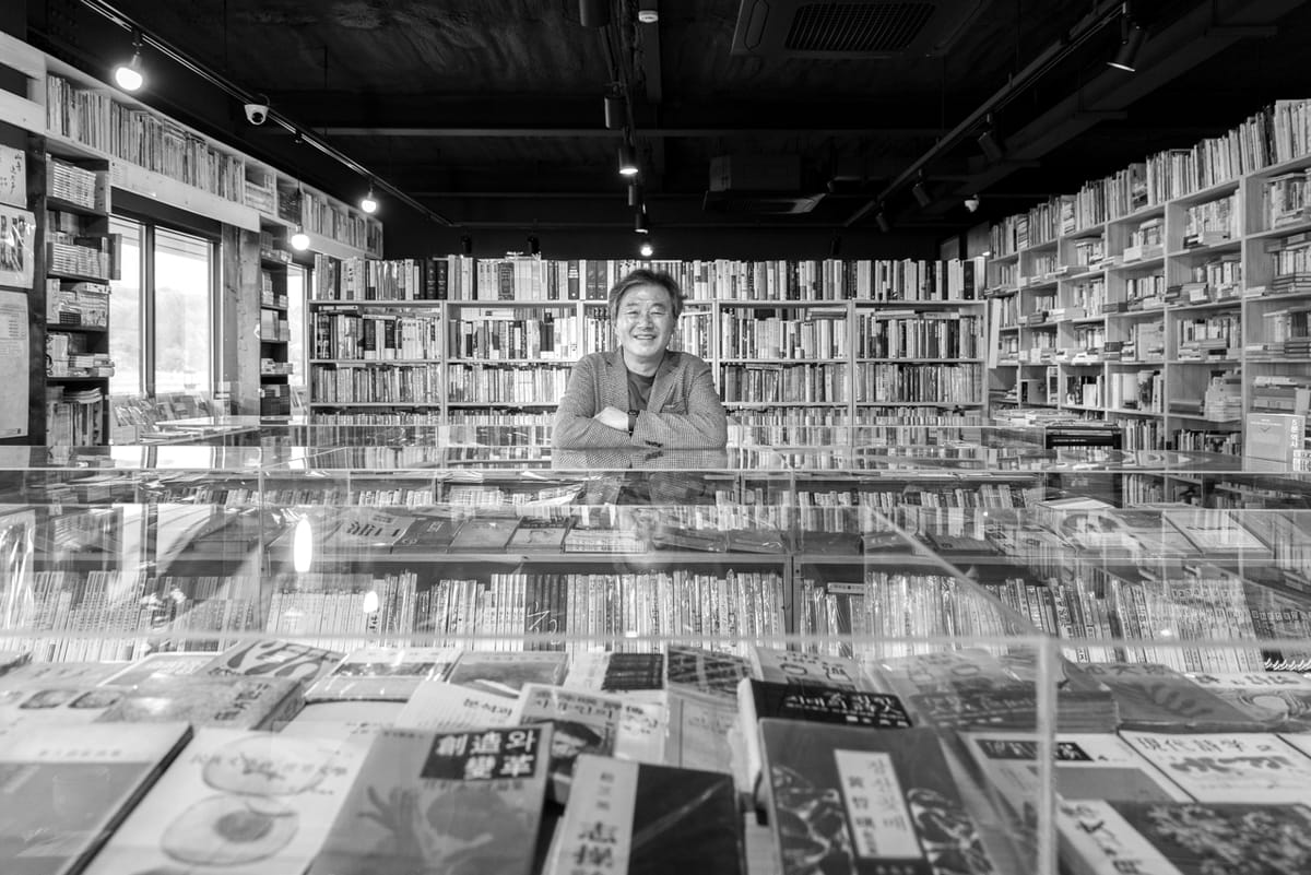 수많은 책들의 ‘처음’을 간직한 책방🌟